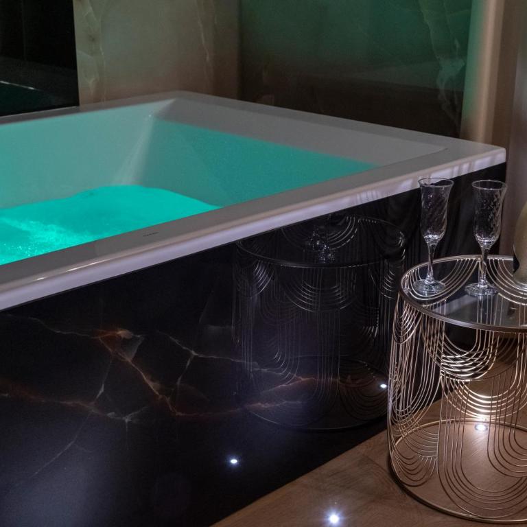 Isidoro Luxury Suites - Deluxe Double Room with Bath - 14