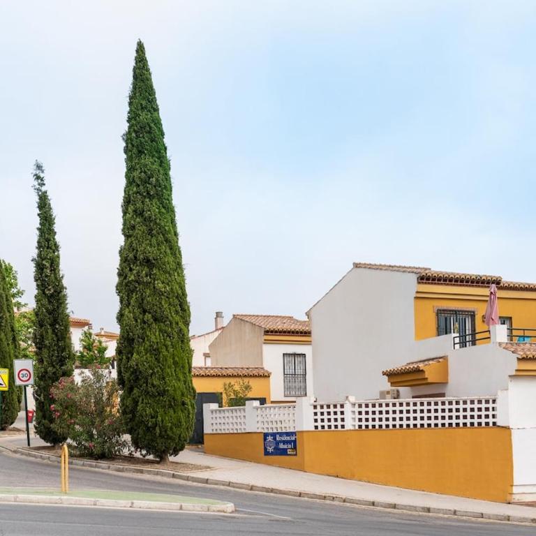 Granada capital next to Albaicín, free parking - Three-Bedroom Apartment - 2