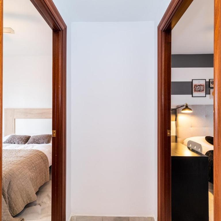 Granada capital next to Albaicín, free parking - Three-Bedroom Apartment - 32