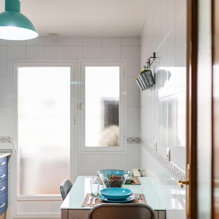 Granada capital next to Albaicín, free parking - Three-Bedroom Apartment - 44