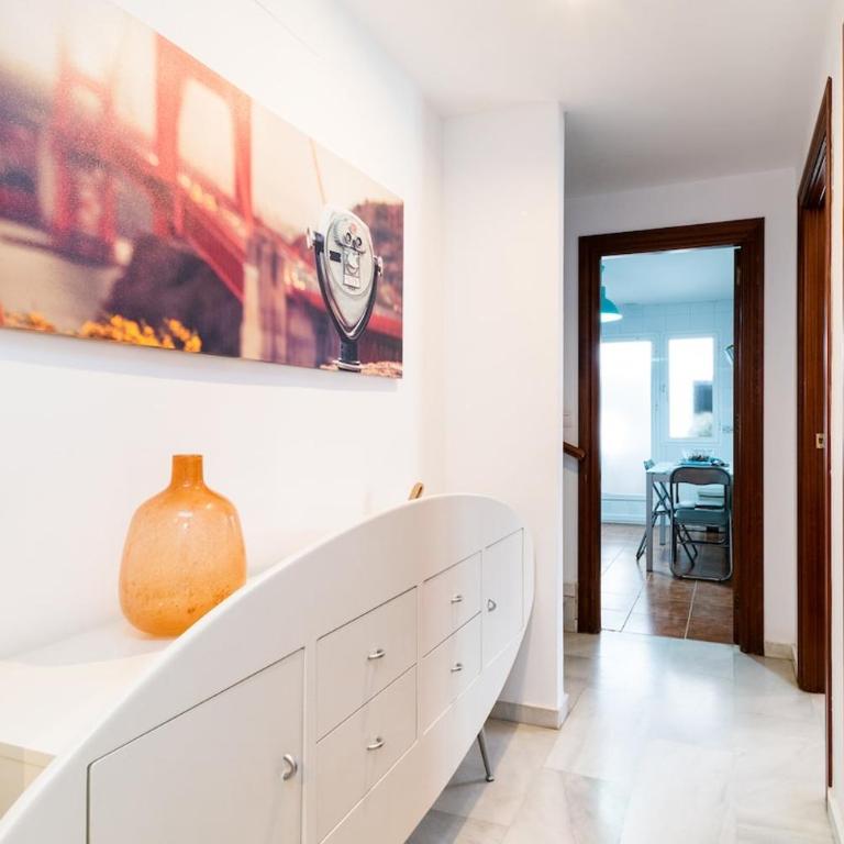 Granada capital next to Albaicín, free parking - Three-Bedroom Apartment - 56