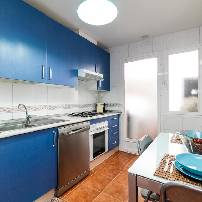 Granada capital next to Albaicín, free parking - Three-Bedroom Apartment - 43