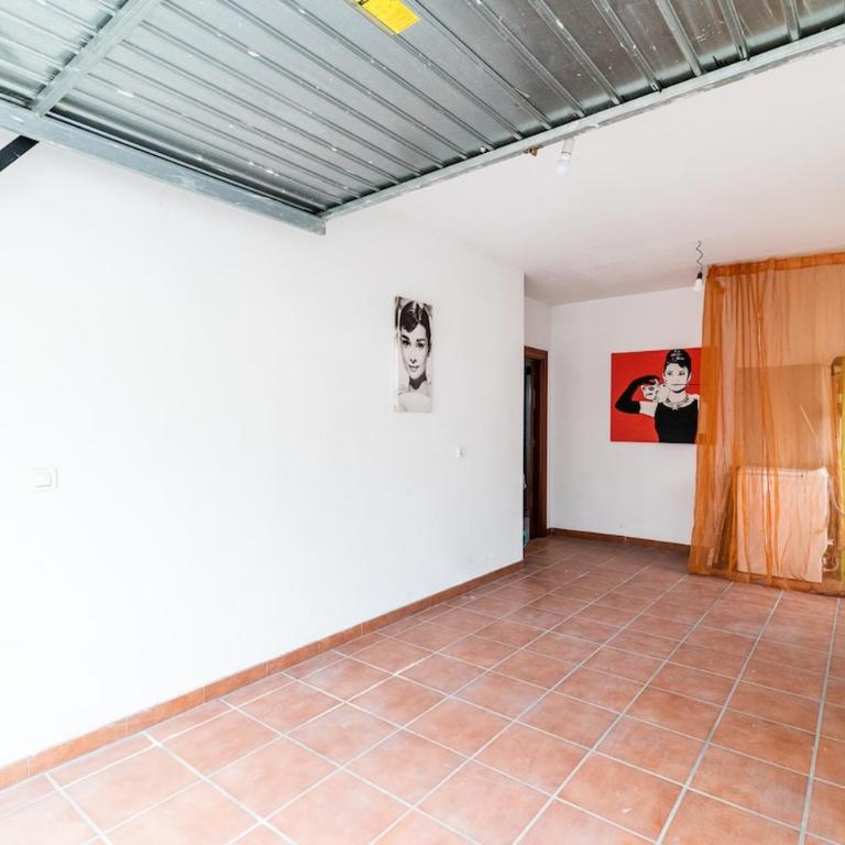 Granada capital next to Albaicín, free parking - Three-Bedroom Apartment - 53