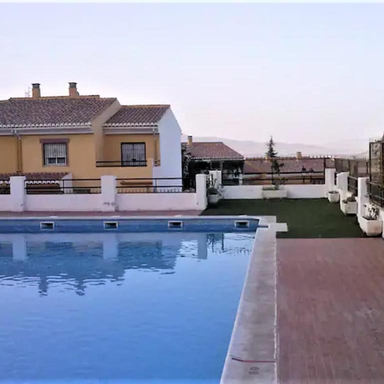 Granada capital next to Albaicín, free parking - Three-Bedroom Apartment - 60