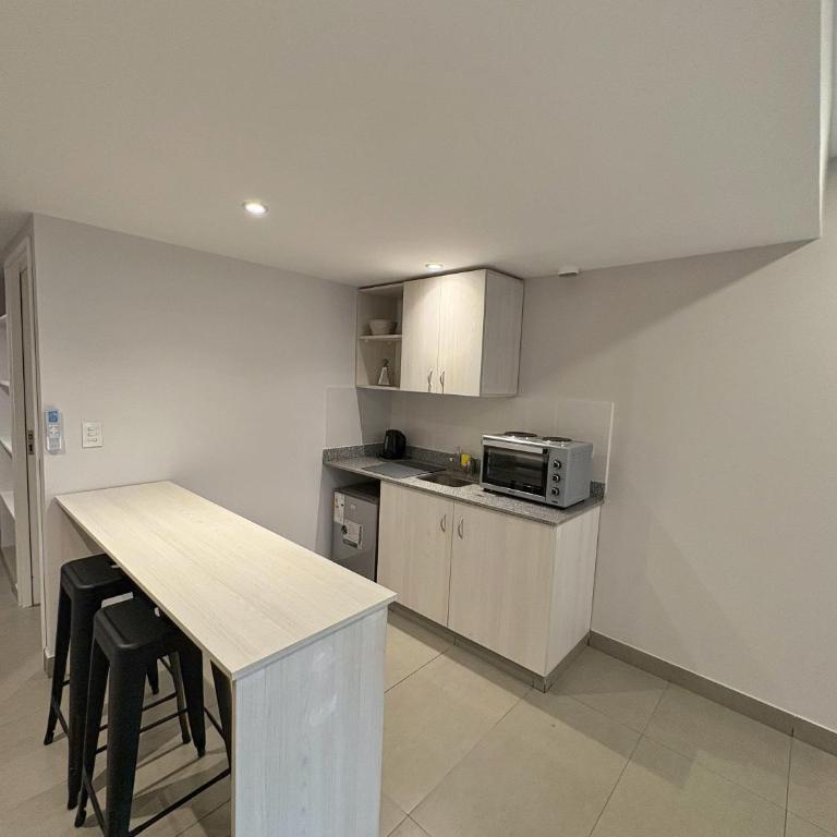 Studio confortable con wifi, balcón y ubicación top - One-Bedroom Apartment - 2