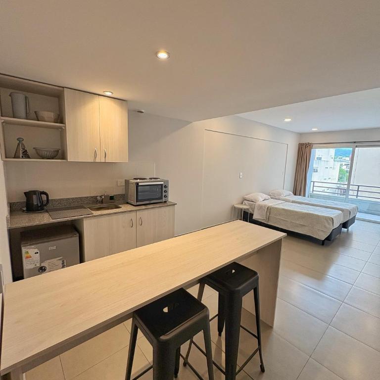 Studio confortable con wifi, balcón y ubicación top - One-Bedroom Apartment - 1