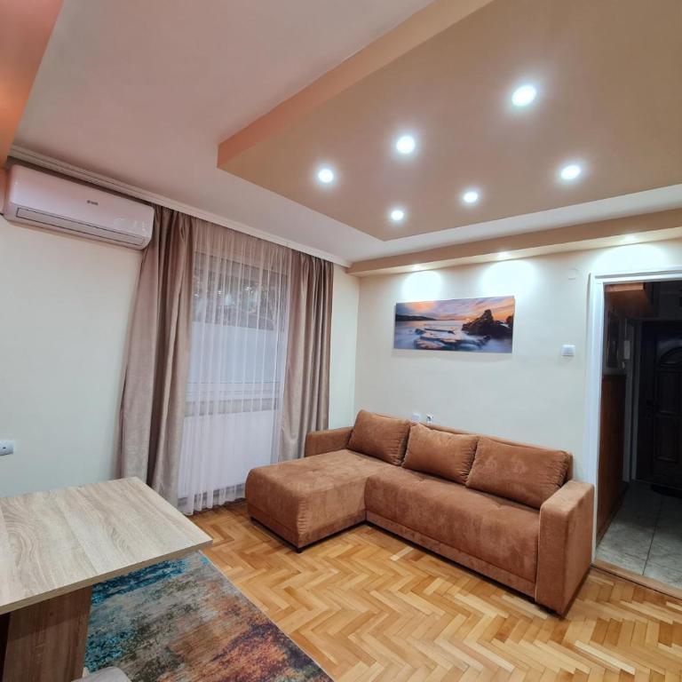 Apartman Borsalino Subotica - One-Bedroom Apartment - 1