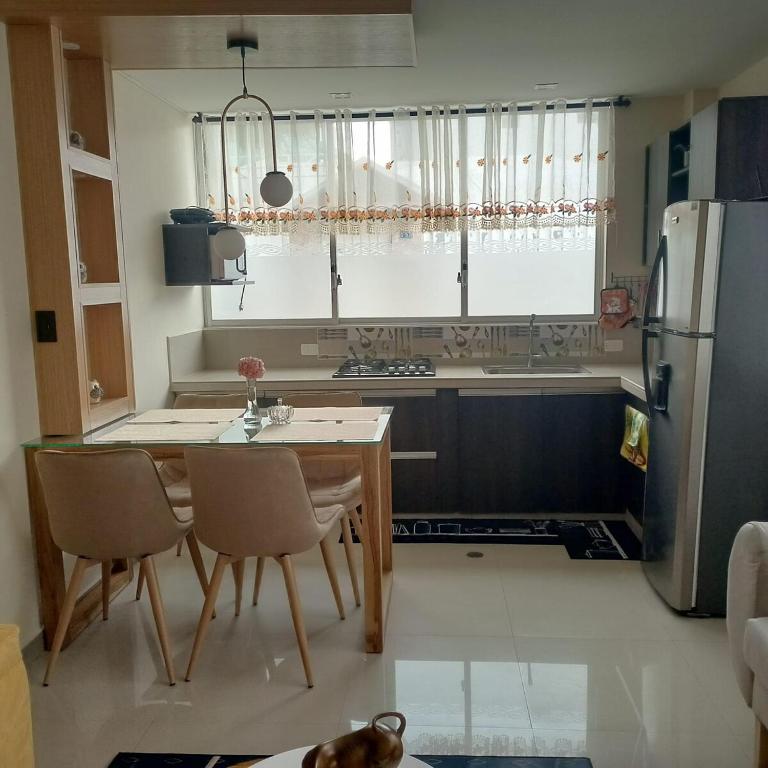 Departamento de 2 habitaciones en la Victoria con garaje gratis - Two-Bedroom Apartment - 6