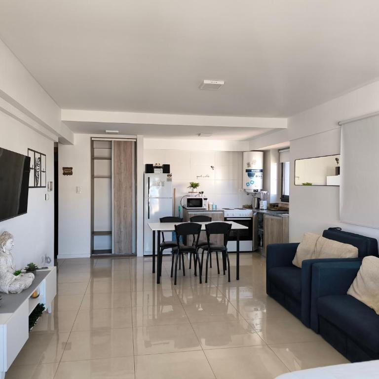 Depto con cochera, luminoso y vista abierta - Apartamento de 1 dormitorio - 28