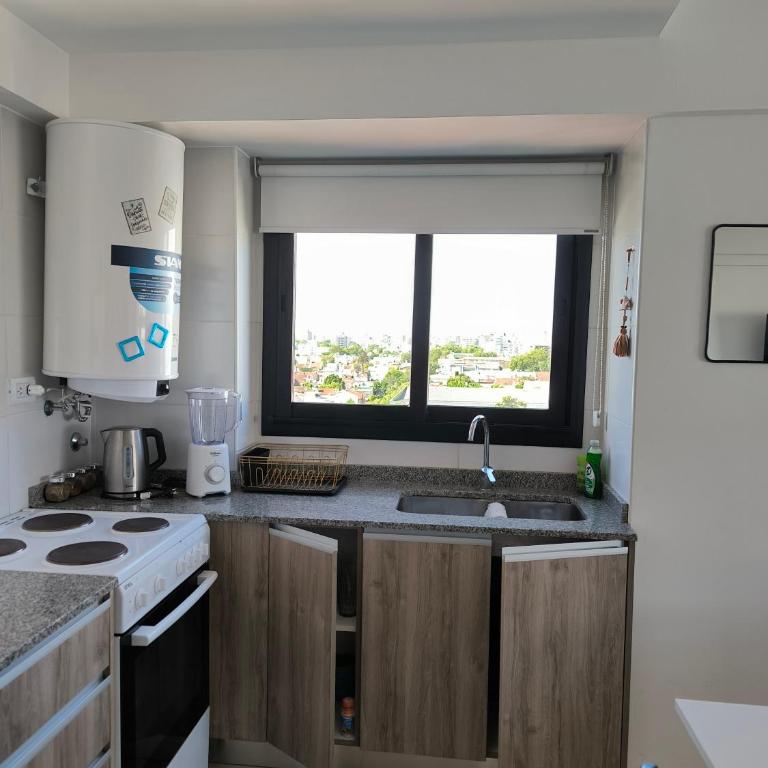 Depto con cochera, luminoso y vista abierta - Apartamento de 1 dormitorio - 34