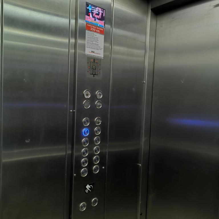 Depto con cochera, luminoso y vista abierta - Apartamento de 1 dormitorio - 38