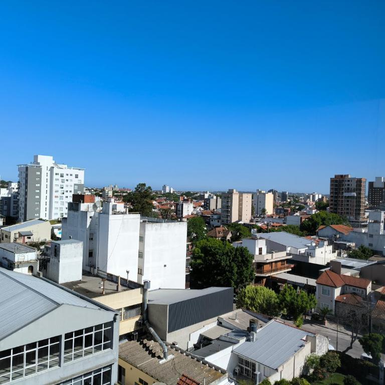 Depto con cochera, luminoso y vista abierta - Apartamento de 1 dormitorio - 39