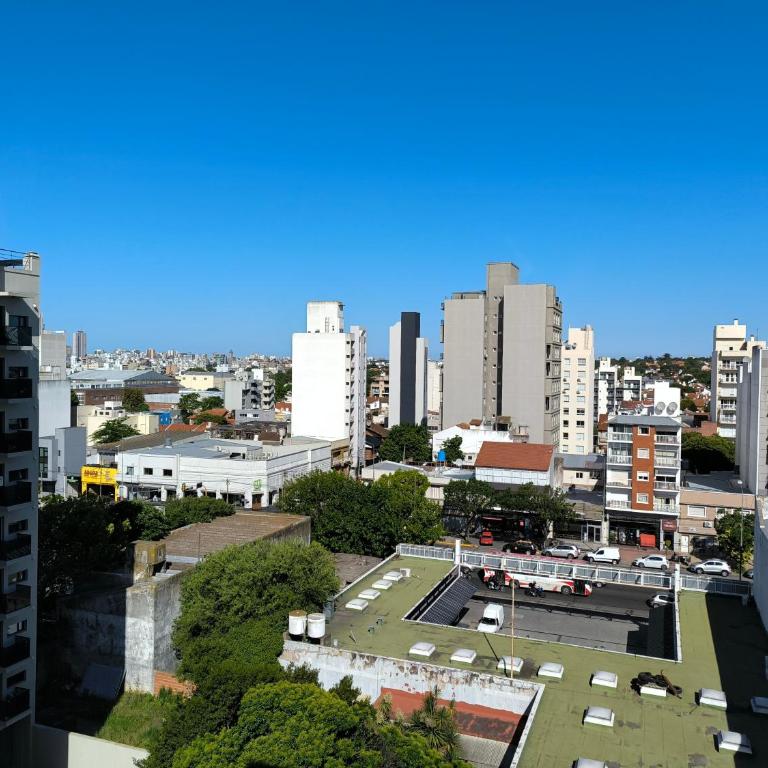 Depto con cochera, luminoso y vista abierta - Apartamento de 1 dormitorio - 44