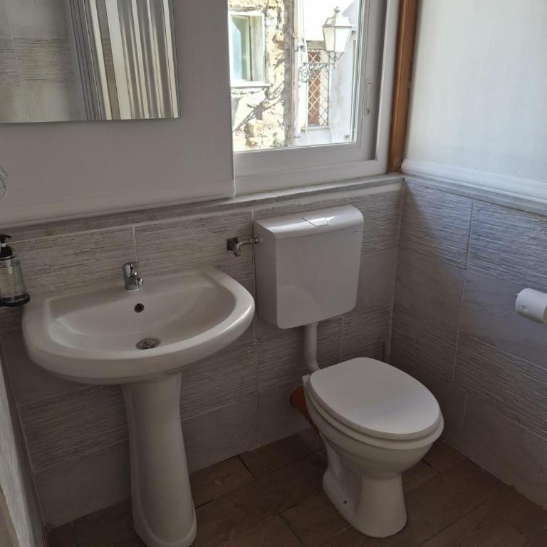 Cattedrale Central Rooms - Camera Tripla con Bagno Privato - 9