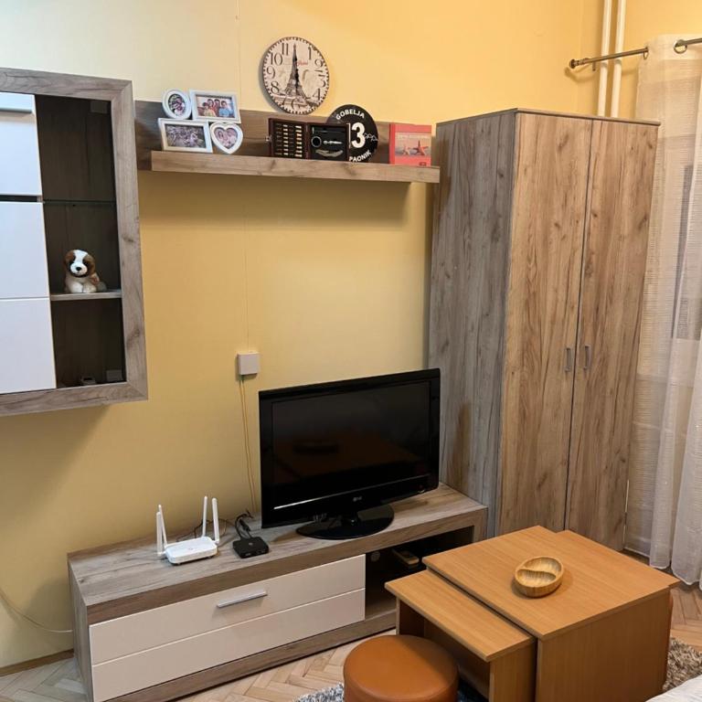 Heart of the City Studio - One-Bedroom Apartment - 1