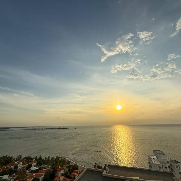 Apartment on the 21st floor, ocean and Sierra views - One-Bedroom Apartment - 27