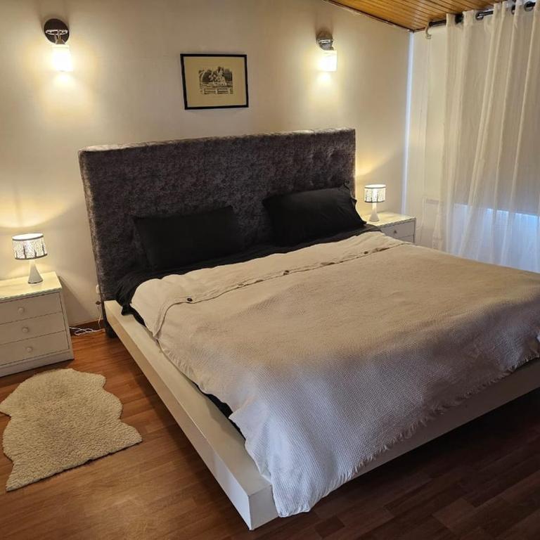 La Casa - Five-Bedroom House - 11