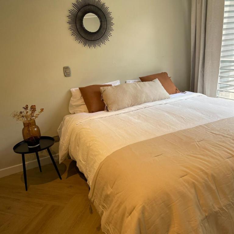 Departamento en Escuela Militar con Cama King - Two-Bedroom Apartment - 1