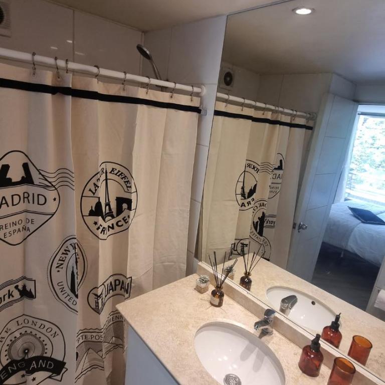 Departamento en Escuela Militar con Cama King - Two-Bedroom Apartment - 5