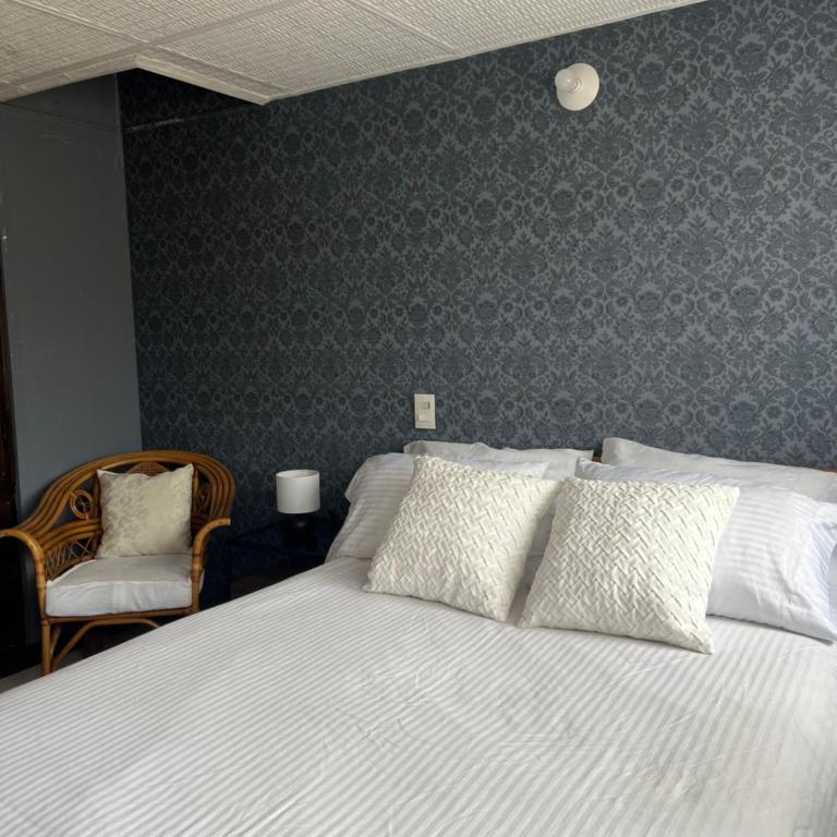 Lejos de Casa Aquí estarás bien - Habitación Doble con baño compartido - 4