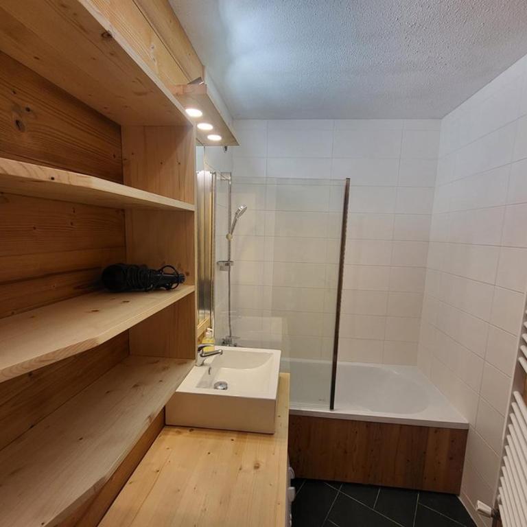 Appartement confortable pour 6 pers. à Montgenèvre avec balcon et parking - FR-1-266-253 - Apartment - 5