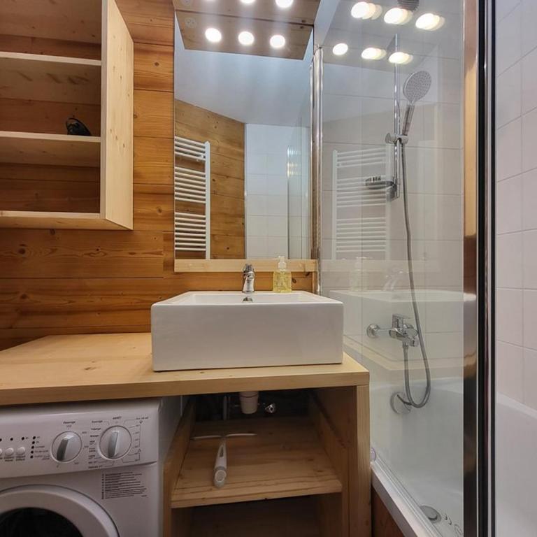 Appartement confortable pour 6 pers. à Montgenèvre avec balcon et parking - FR-1-266-253 - Apartment - 6