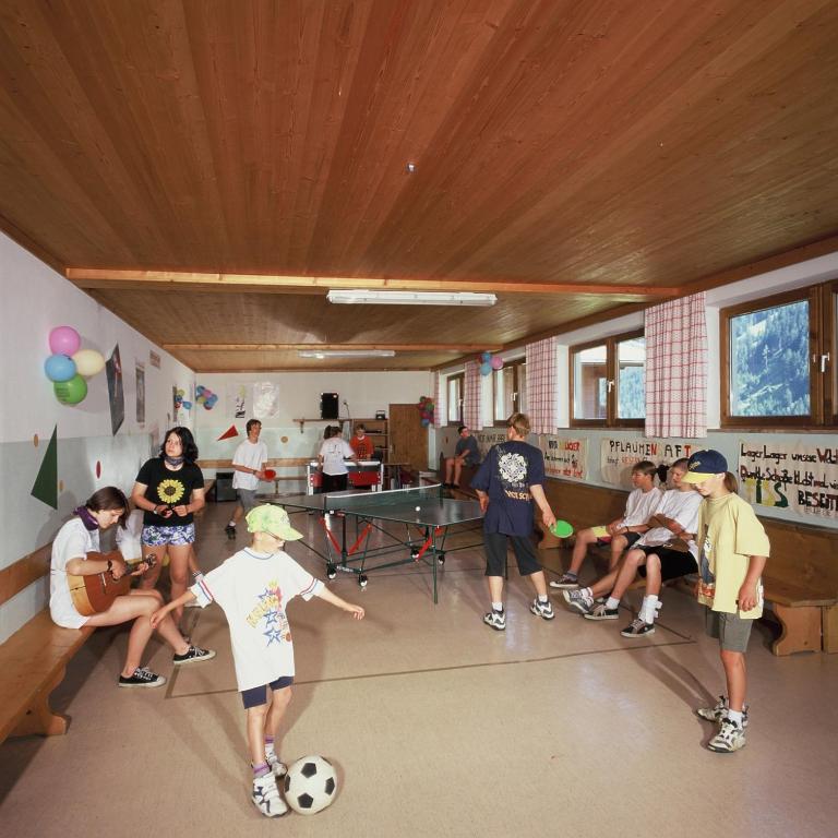 Ski In-Ski Out - Gästehäuser Saalbach-Hinterglemm - Wallegghof Christianhof - Familienzimmer (6 Erwachsene) mit einem eigenen Badezimmer - 3