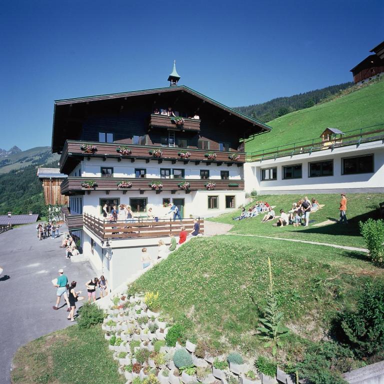Ski In-Ski Out - Gästehäuser Saalbach-Hinterglemm - Wallegghof Christianhof - Familienzimmer (6 Erwachsene) mit einem eigenen Badezimmer - 5