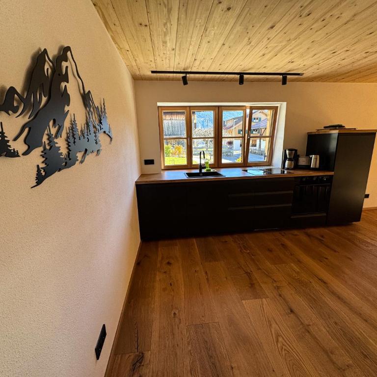 DAS BISCHOF - 5 exklusive Ferienwohnungen und 1 Doppelzimmer - 4x mit privater Zirben Sauna - Semmelservice & Hindelang PLUS - Superior Apartment mit 1 Schlafzimmer und Balkon - 16
