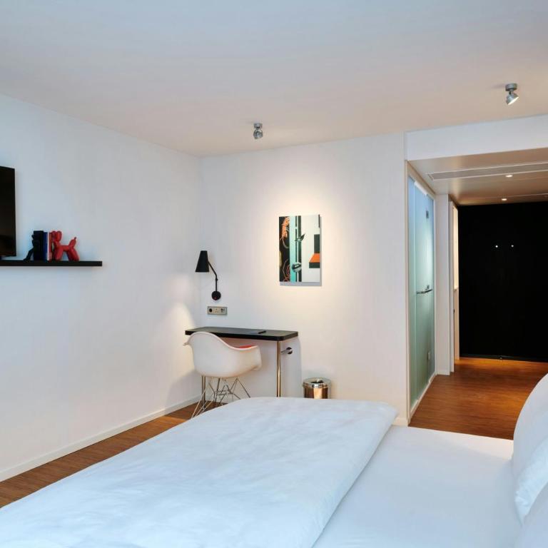 citizenM Paris Opera - Chambre Lit King-Size Accessible aux Personnes à Mobilité Réduite - 5