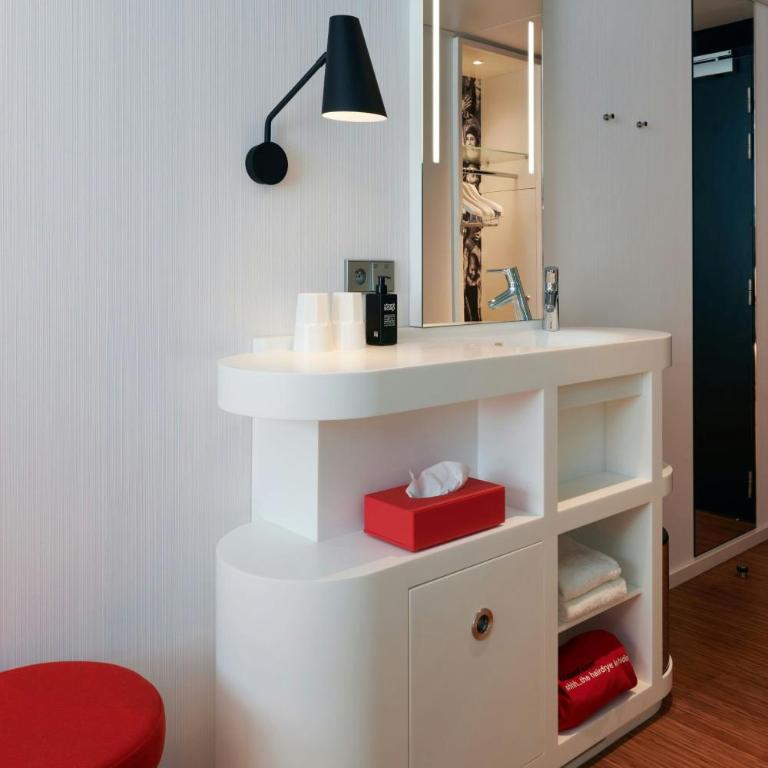 citizenM Paris Opera - Chambre Lit King-Size - 8
