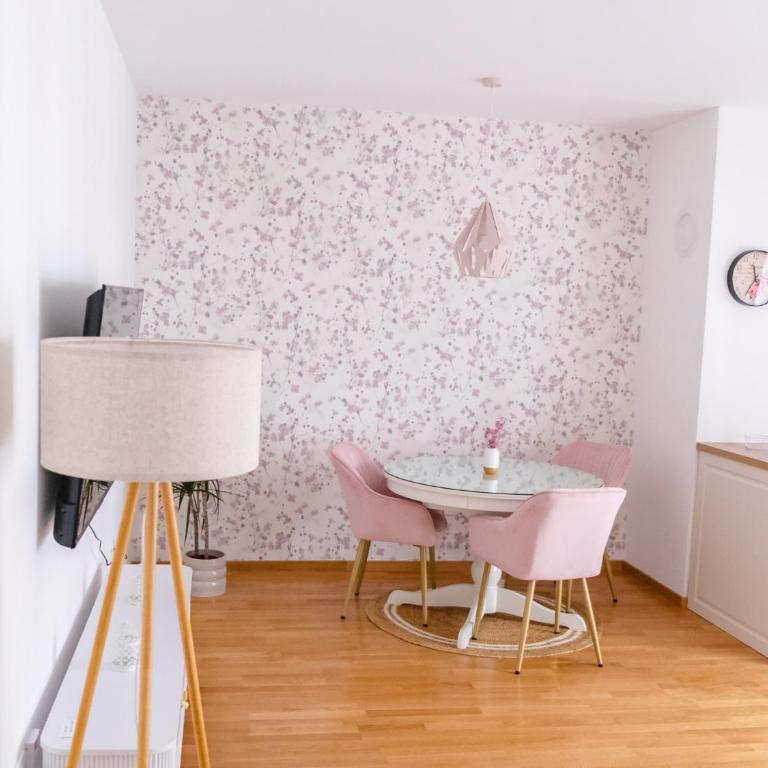 Cozy Home II - One-Bedroom Apartment - 14