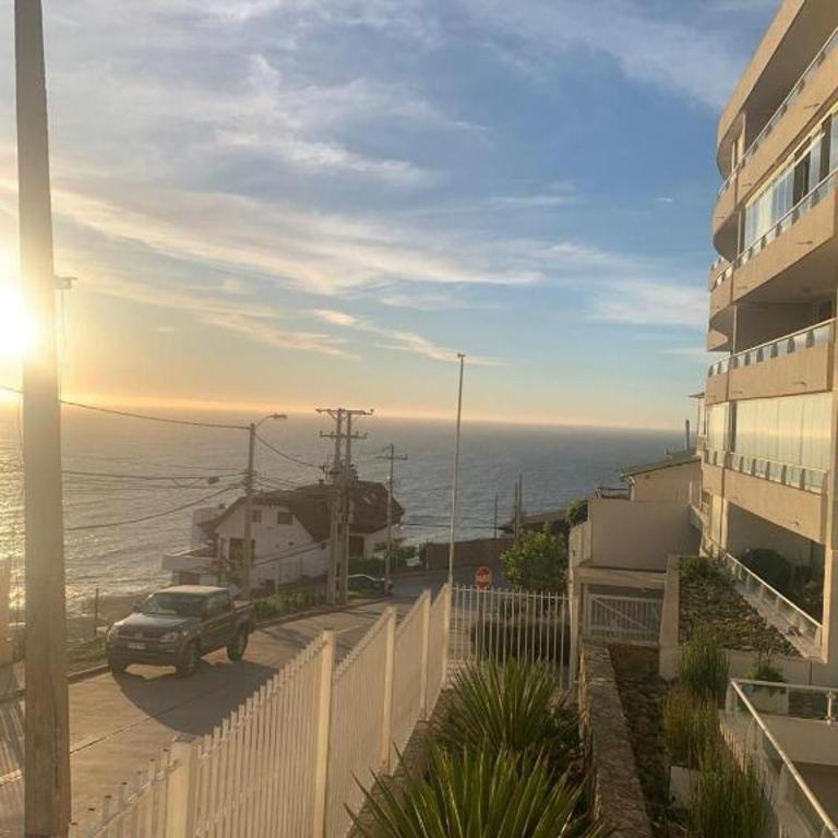 Moderno departamento en Reñaca sector 5, 3 dormitorios, 2 baños, 2 terrazas y 2 estacionamientos - Apartamento - 2