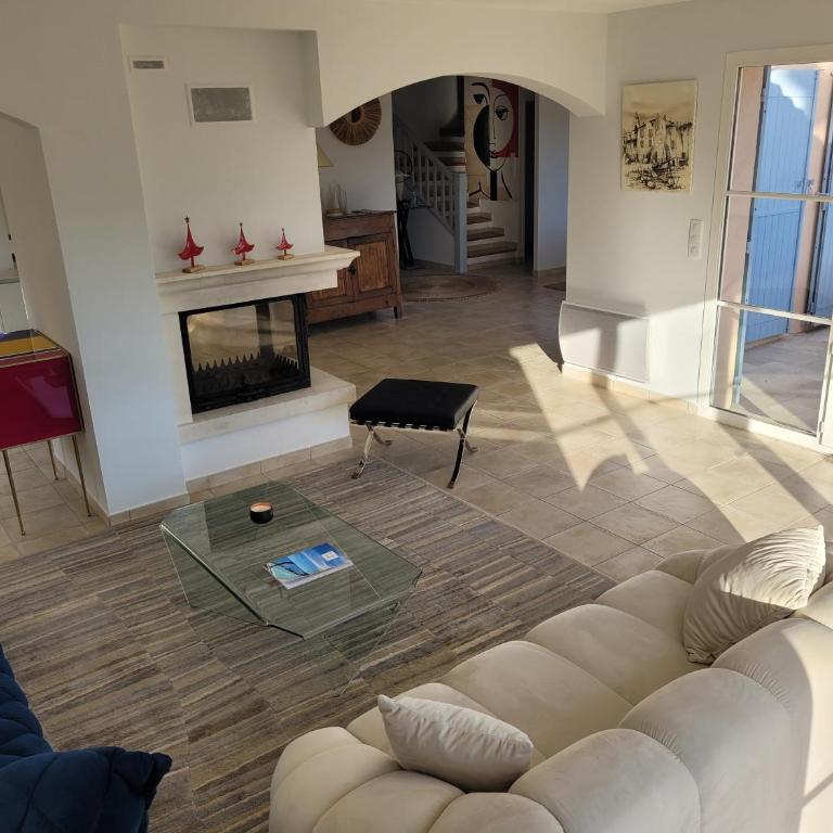 L'eau des Oliviers - Four-Bedroom House - 11