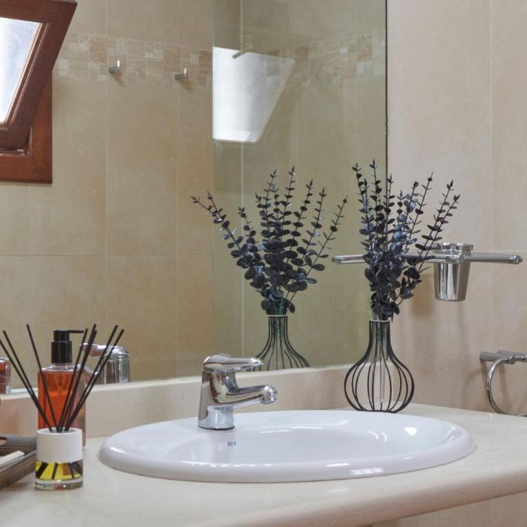 Villa Alsol Lanzarote -Playa Blanca - Three-Bedroom Villa - 36