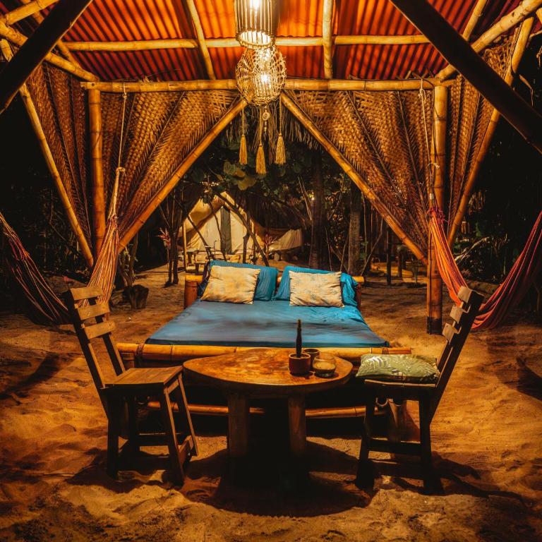 Lote 10 Glamping - Habitación con cama extragrande y vistas al mar - 16