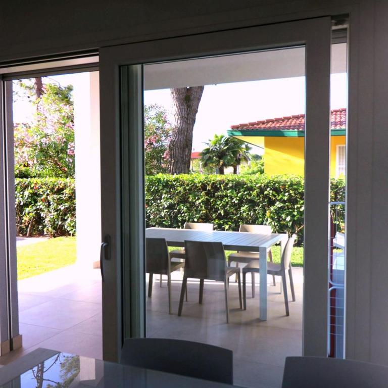 Brand new villa with private fenced garden - Villa - 5