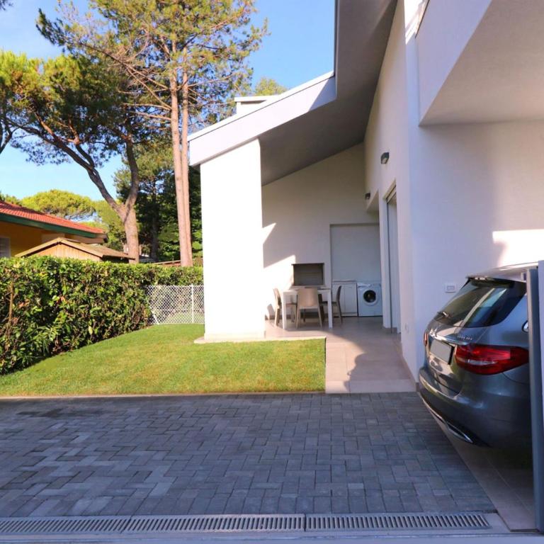 Brand new villa with private fenced garden - Villa - 7