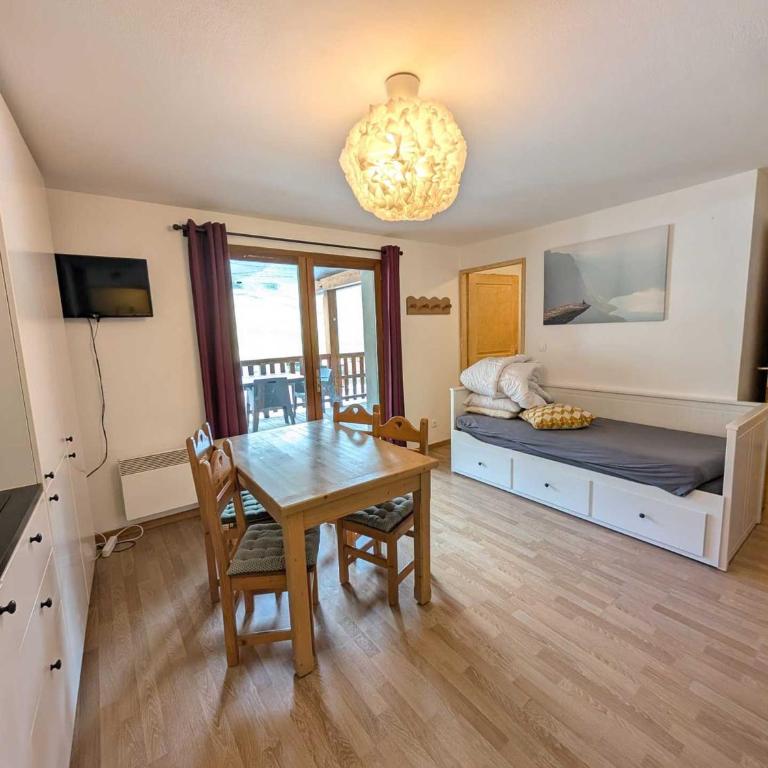 Studio cosy avec grande terrasse, animaux admis, aux pieds des pistes - FR-1-445-142 - Studio - 1