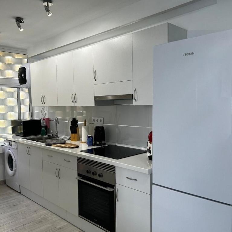 Beach life only 5 minutes away and Heated pool - Two-Bedroom Apartment - 5