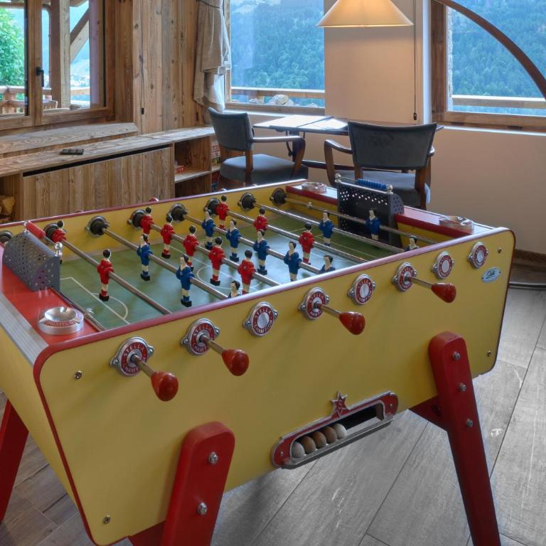 ULTIMATE Les Gets Luxury - Above the Clouds with Sauna, Pool etc - Mansion Ensolielle for 15 - Chalet - 9