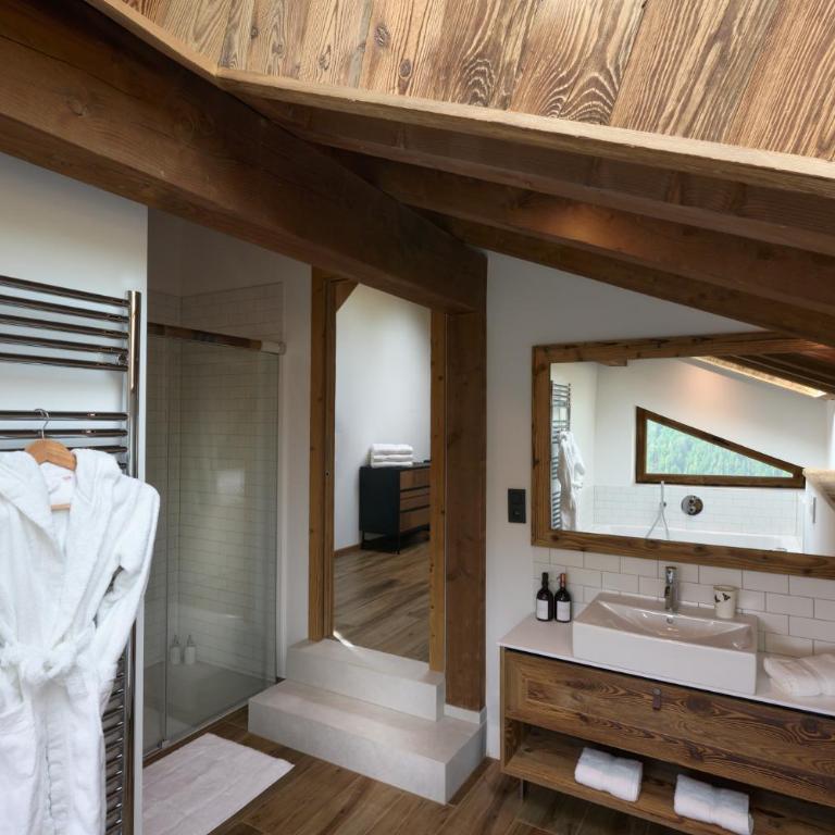 ULTIMATE Les Gets Luxury - Above the Clouds with Sauna, Pool etc - Mansion Ensolielle for 15 - Chalet - 45