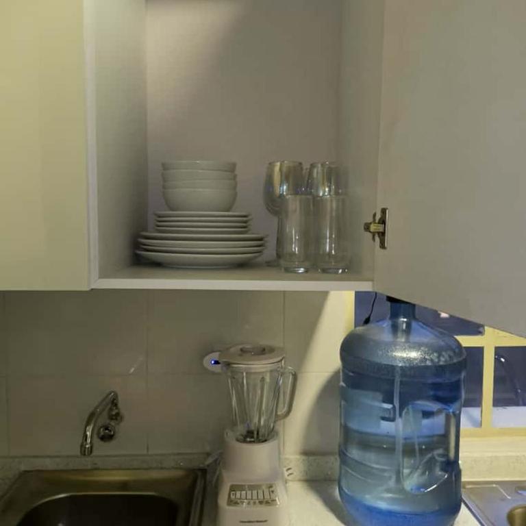 Apartamento Remodelado y Equipado con 2 Habitaciones ubicado en la mejor zona del Centro de Caracas cerca del Centro Comercial Sambil Candelaria con Ascensor Operativo y Suministro de Agua - Two-Bedroom Apartment - 13