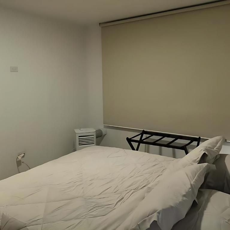 Apartamento Remodelado y Equipado con 2 Habitaciones ubicado en la mejor zona del Centro de Caracas cerca del Centro Comercial Sambil Candelaria con Ascensor Operativo y Suministro de Agua - Two-Bedroom Apartment - 14