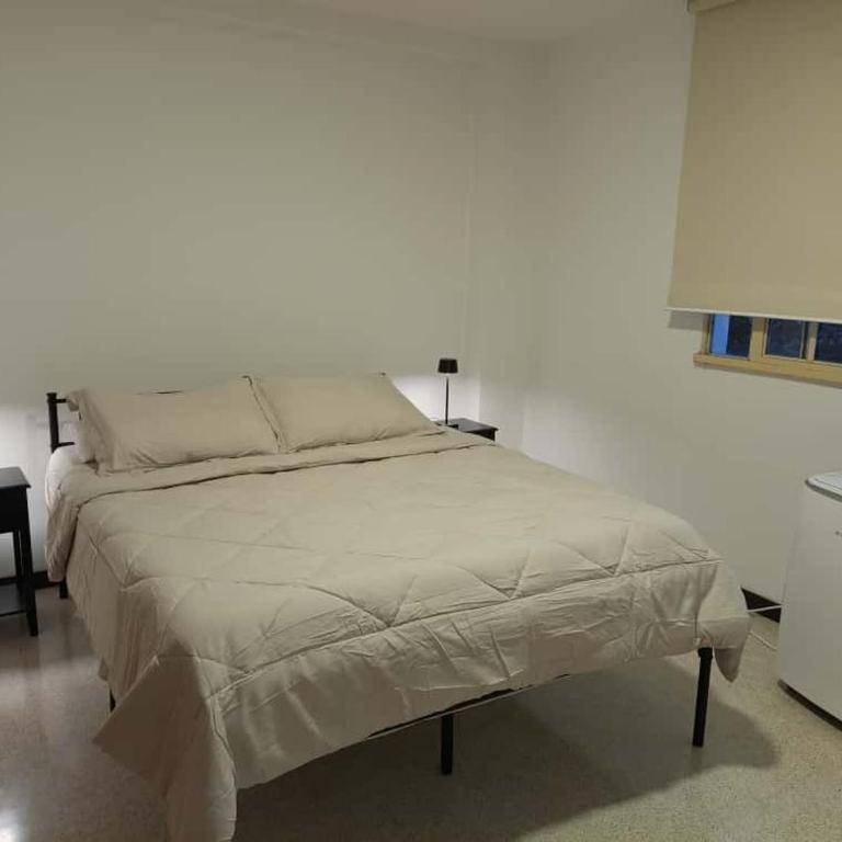 Apartamento Remodelado y Equipado con 2 Habitaciones ubicado en la mejor zona del Centro de Caracas cerca del Centro Comercial Sambil Candelaria con Ascensor Operativo y Suministro de Agua - Two-Bedroom Apartment - 18
