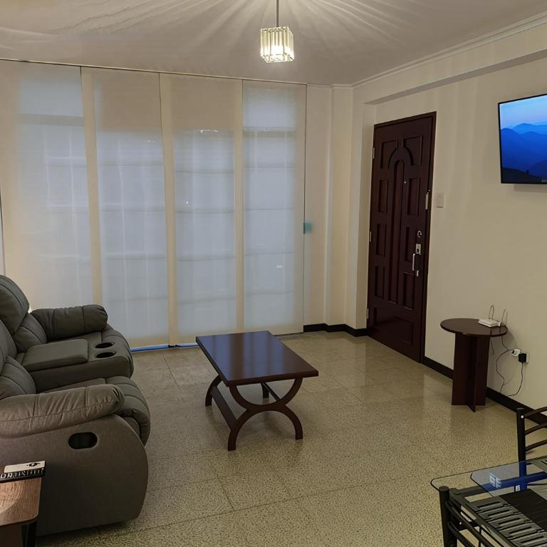 Apartamento Remodelado y Equipado con 2 Habitaciones ubicado en la mejor zona del Centro de Caracas cerca del Centro Comercial Sambil Candelaria con Ascensor Operativo y Suministro de Agua - Two-Bedroom Apartment - 28