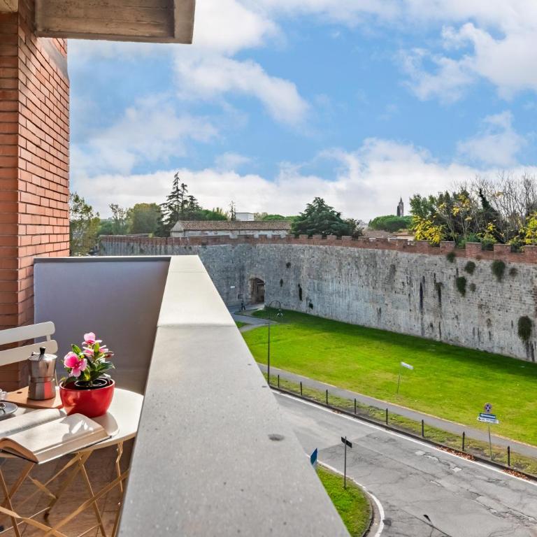 Hostly-The Pisa Walls Apartment-Near Leaning Tower - Appartamento con 4 Camere da Letto - 5