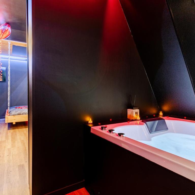 Suite romantique près de la plage avec Jacuzzi - DARK ROOM - Apartment mit 1 Schlafzimmer - 13