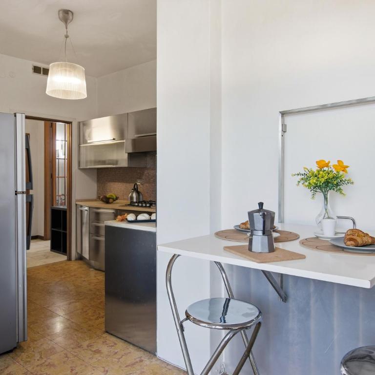 Hostly-The Pisa Walls Apartment-Near Leaning Tower - Appartamento con 4 Camere da Letto - 17
