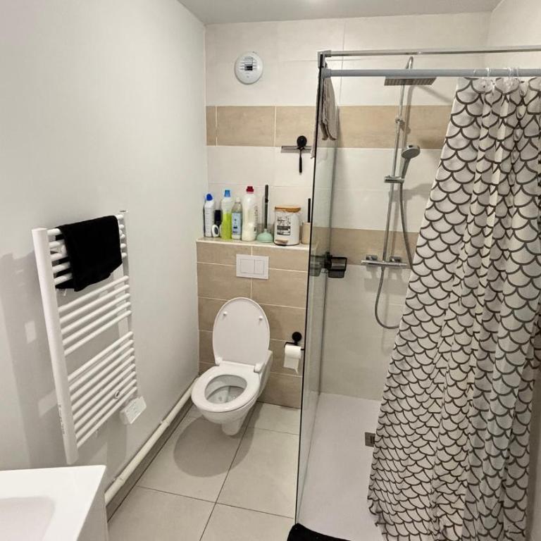 T3 Design Arènes 5 min Parking privé Fibre 6 pers - Apartamento de 2 dormitorios - 7
